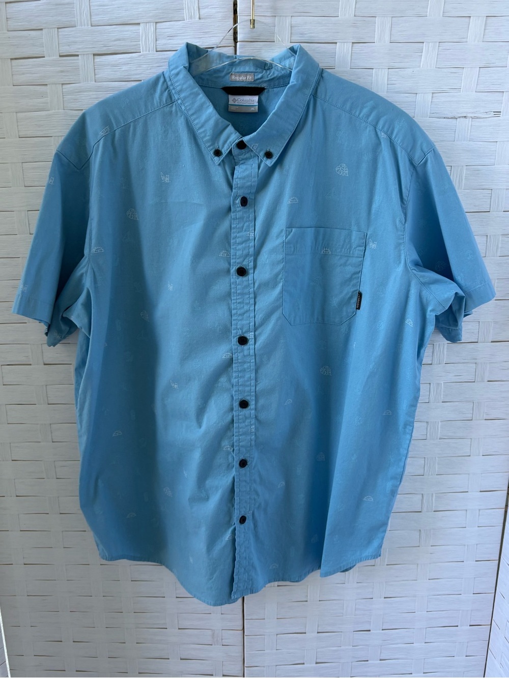 Columbia XL Light Blue Short-Sleeve Button-Down Shirt Tropical Pattern Cruise
